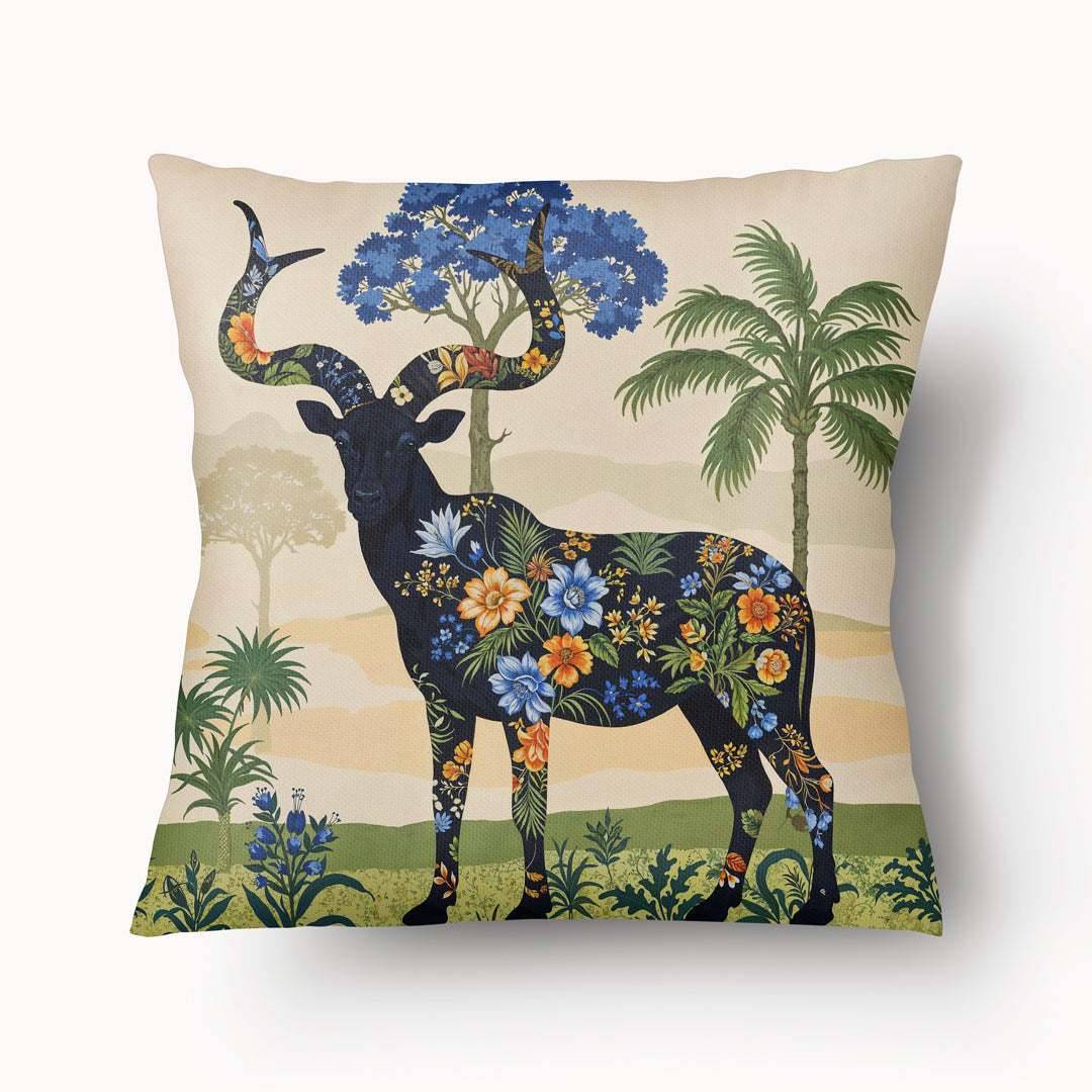 Housse de Coussin BESTIAIRE - ffle décoré de fleurs dans une jungle Poétique mzelle design
