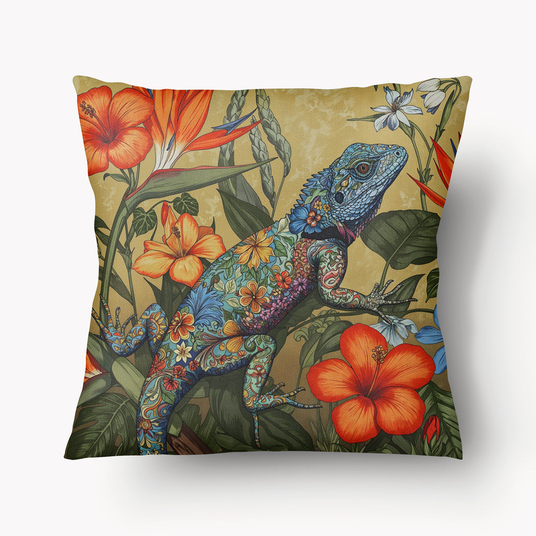 Housse de Coussin CARAÏBE - Iguane décoré perché dans un jardin de fleurs tropicales Mzelle design