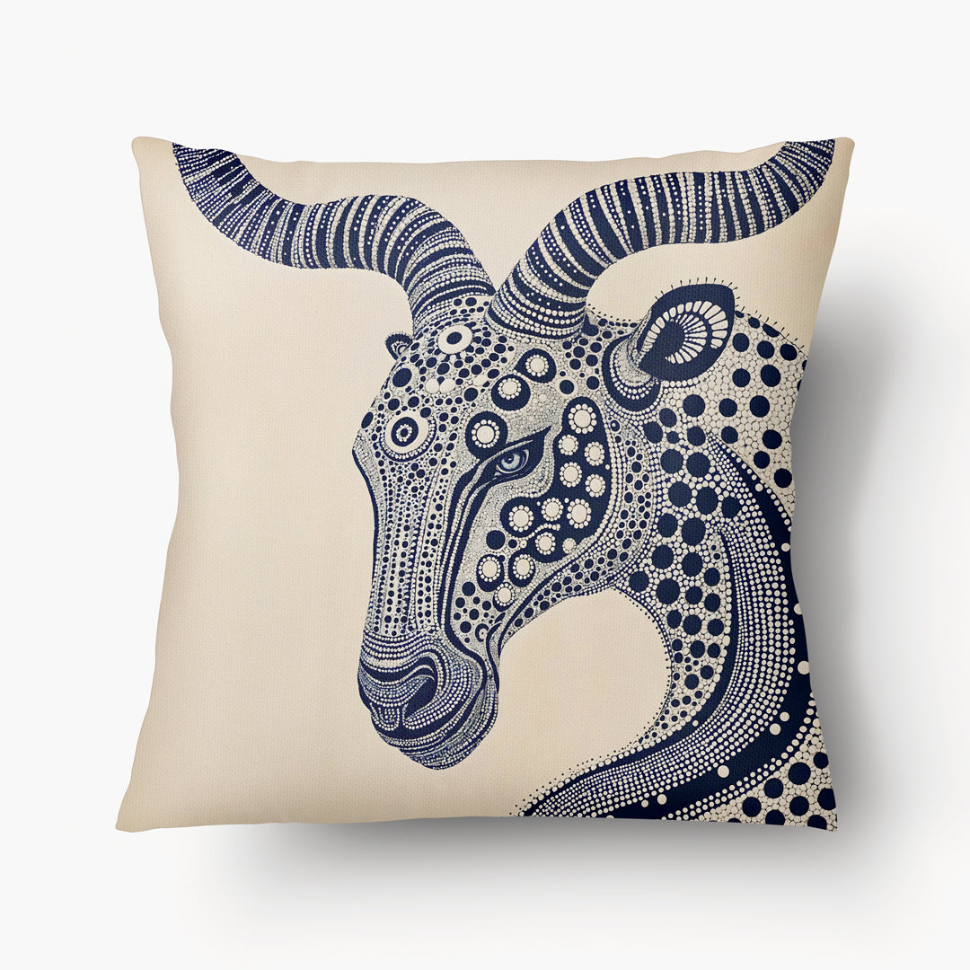 Housse de Coussin GRAPHIQUE - Animal Totem Ushu bleu sur fond écru mzelle design