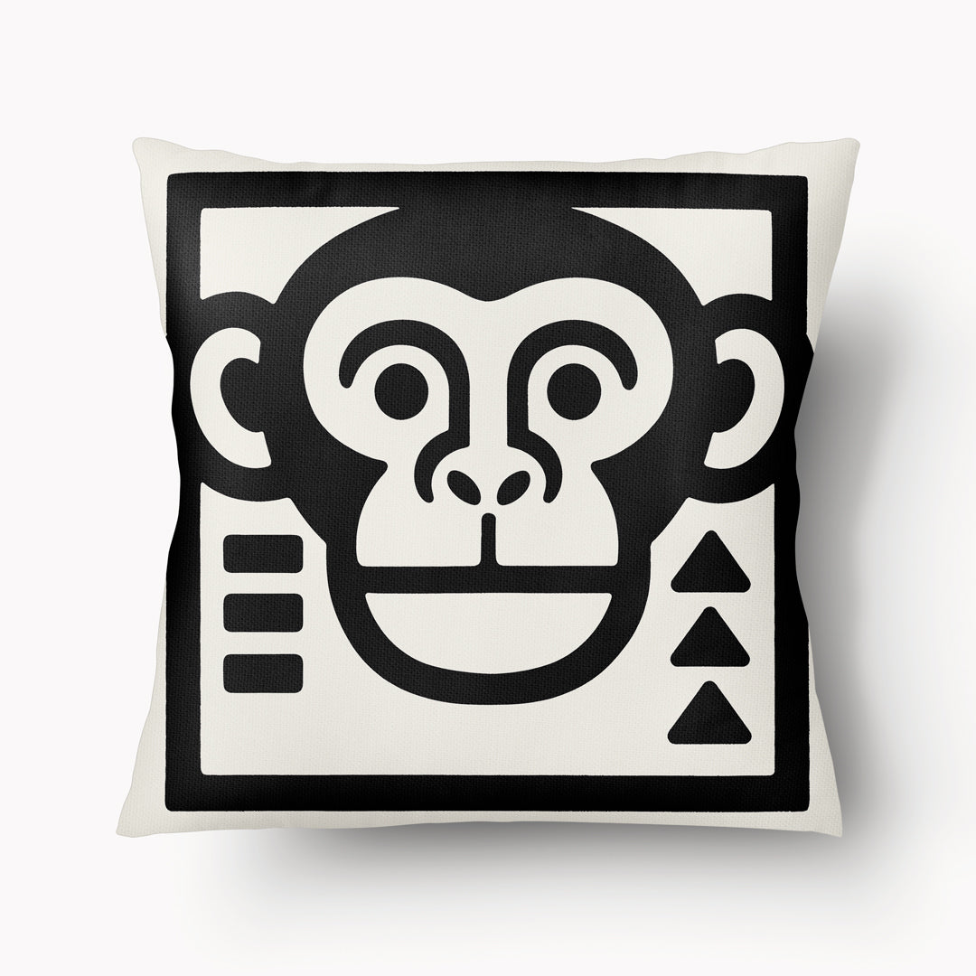 Housse de coussin graphique Mzelle Design - tête de singe stylisé bicolore noir et écru, brut et élégant, entre art tribal et design contemporain