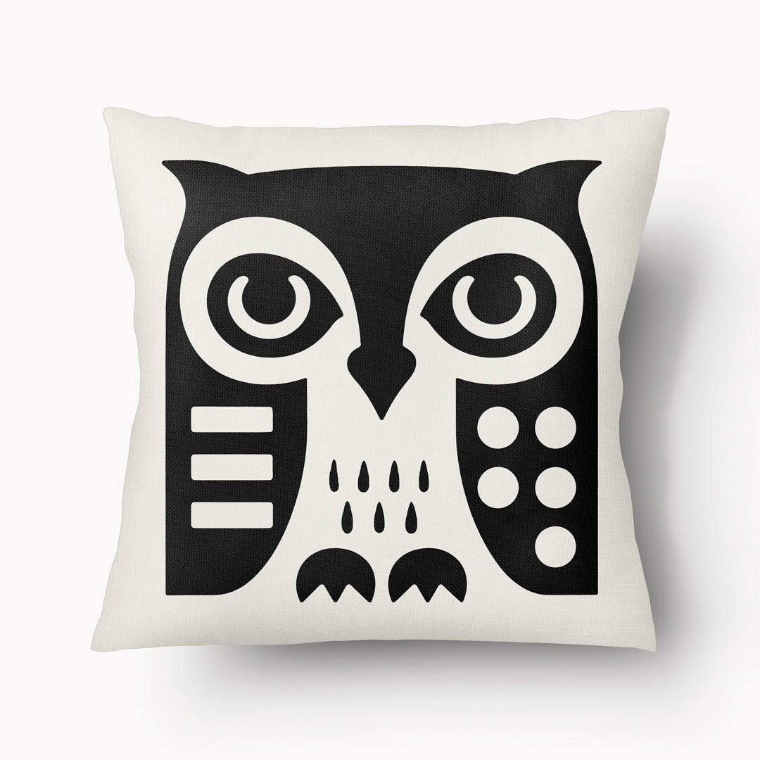 Housse de coussin graphique Mzelle Design - hibou stylisé bicolore noir et écru, brut et élégant, entre art tribal et design contemporain