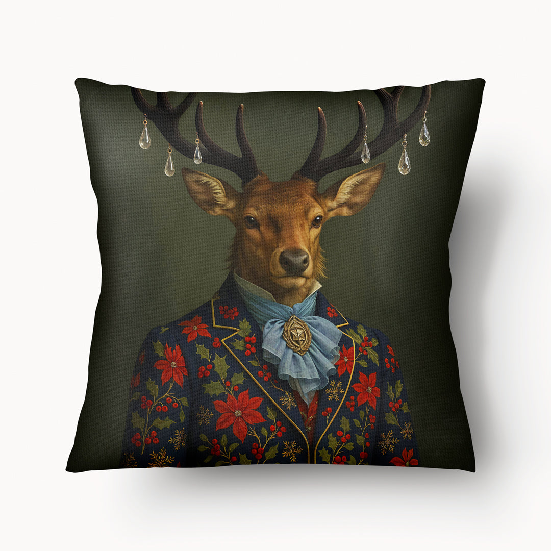 Coussin décoratif de Noël Mzelle Design, Renne boréal au port altier,  décoré de jacquard festif, élégance précieuse et ambiance hivernale enchantée.