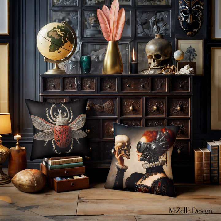Décoration de cabinet de curiosité avec deux Housses de Coussin en satin noir et des objets divers Mzelle design