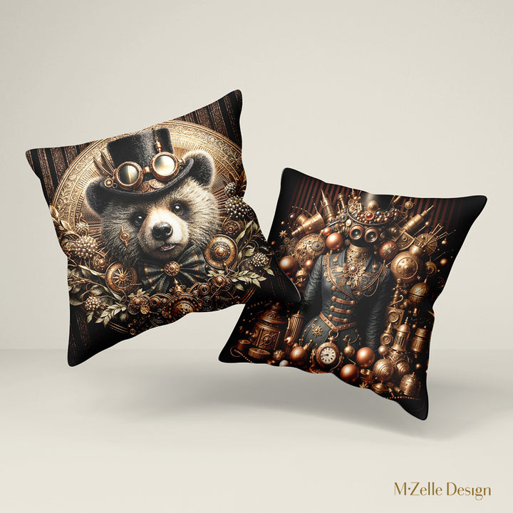 Coussins de noël MZelle design D’un côté, un ours dandy coiffé d’un haut-de-forme, entouré d’engrenages et de motifs floraux dorés. De l’autre, un inventeur énigmatique en tenue rétro-futuriste