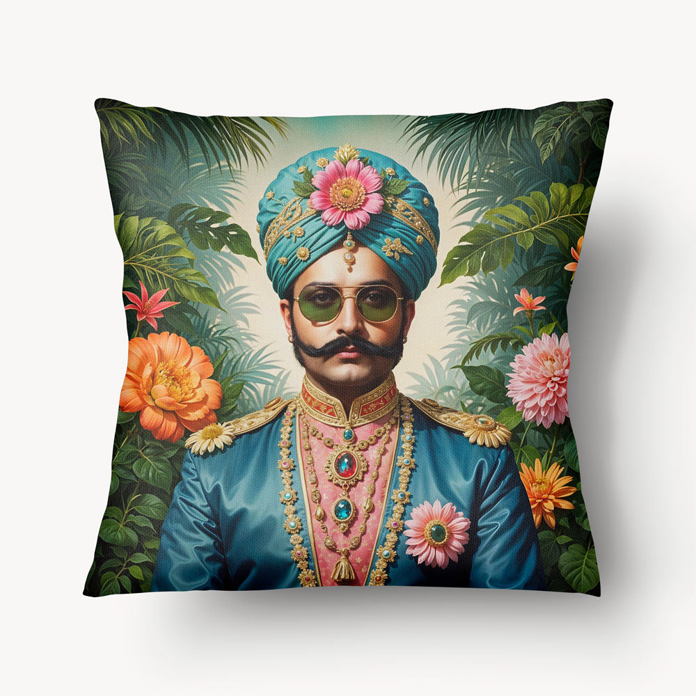 Housse de Coussin INDE Mzelle Design - Maharaja en tenue d'apparat turquoise sur fond floral