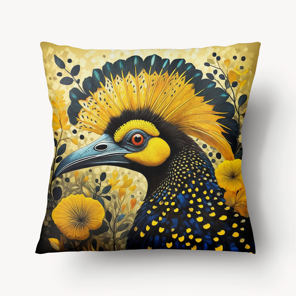 Coussin pour la décoration intérieur thème OISEAUX Mzelle Design - Un oiseau jaune au plumage coloré et au panache spectaculaire.