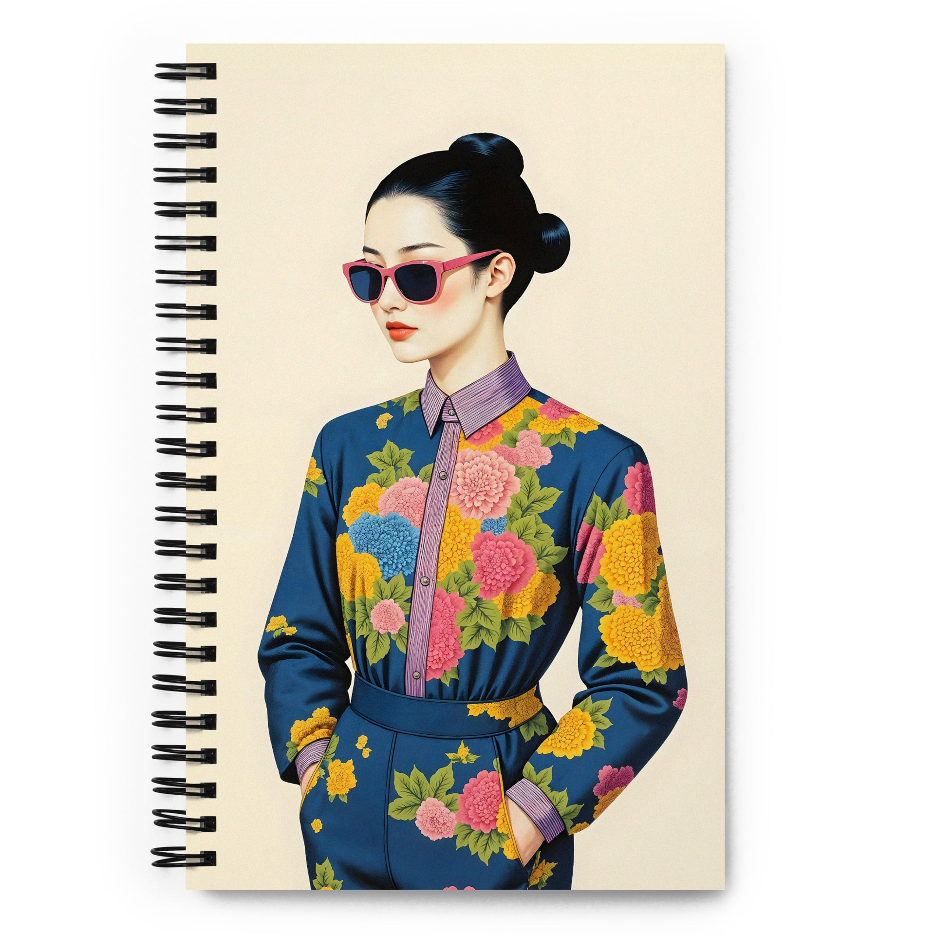 Carnet a spirale A5 MZelle Design édition limitée, illustration femme avec des lunettes style mode recto et verso sur fond écru