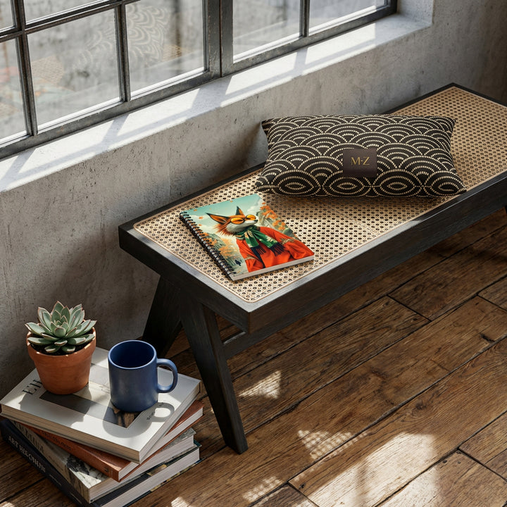 Photographie d’intérieur décoration de loft, gros plan sur un carnet mzelle design,  fenêtre industrielle, mur brut ciment gris clair , sol en bois, tasse de café en céramique émail mat, coussin et plante.