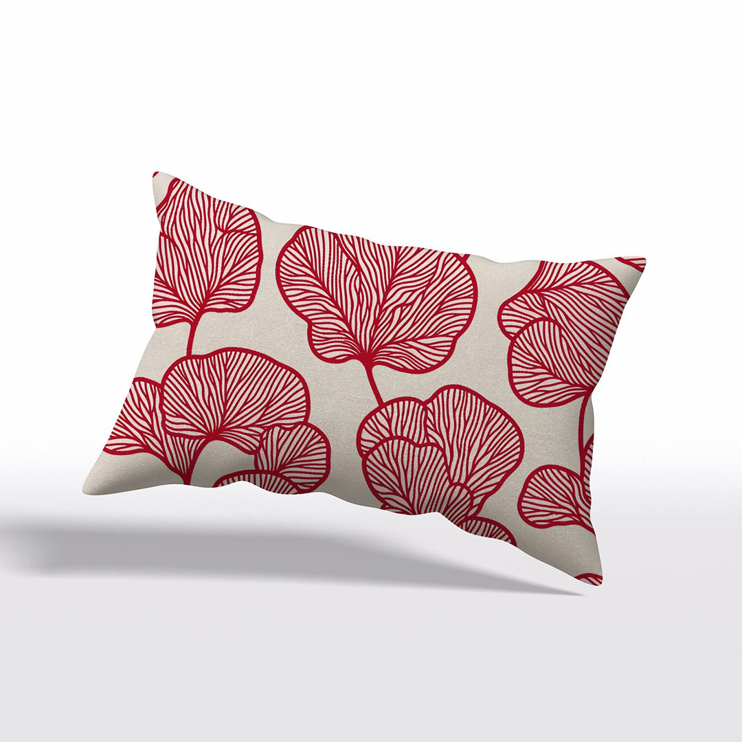 Coussin rectangulaire motif Feuille de Ginkgo stylisée. rouge sur fond écru, Mzelle Design.