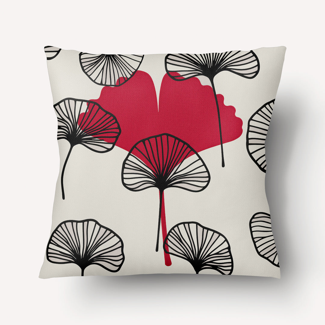 Coussin décoration carré MZelle design, aspect lin inspirée par l'univers japonais imprimé feuille de ginkgo rouge sur fond écru, feuilles noires.