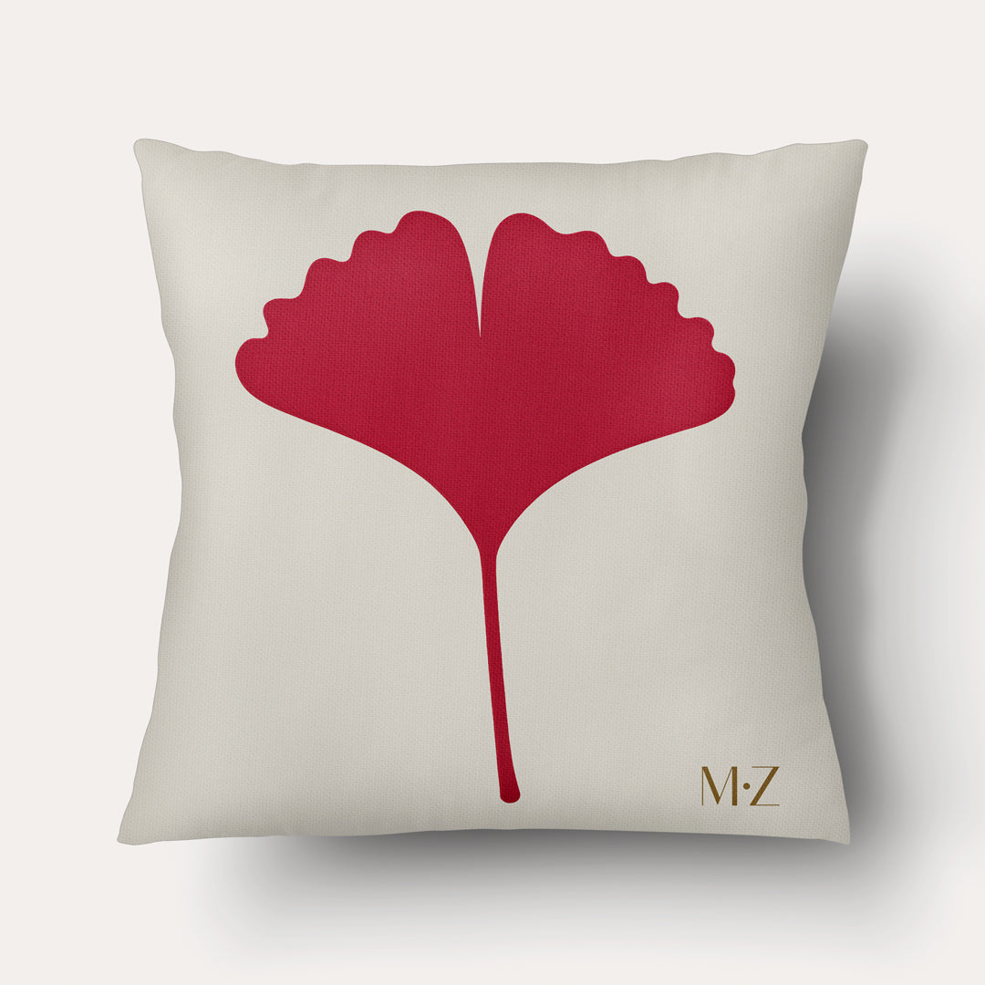 Housse décorative carré MZelle design, aspect lin inspirée par l'univers japonais imprimé feuille de ginkgo rouge sur fond écru.