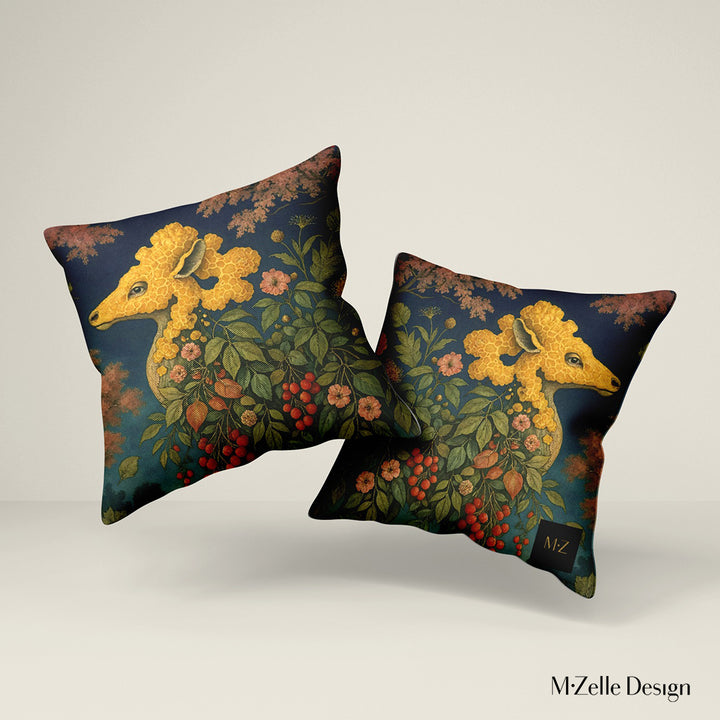 Coussin Mzelle design représentant Chrysomallos, créature mythique mi-bélier mi-fleur, imprimé singulier aux accents légendaires et poétiques.