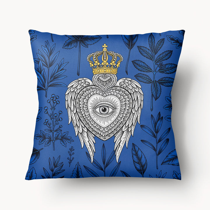 Housse de Coussin EX VOTO Mzelle design -  motif liturgique coeur avec un oeil et des ailes sur fond d'herbier bleu et noir