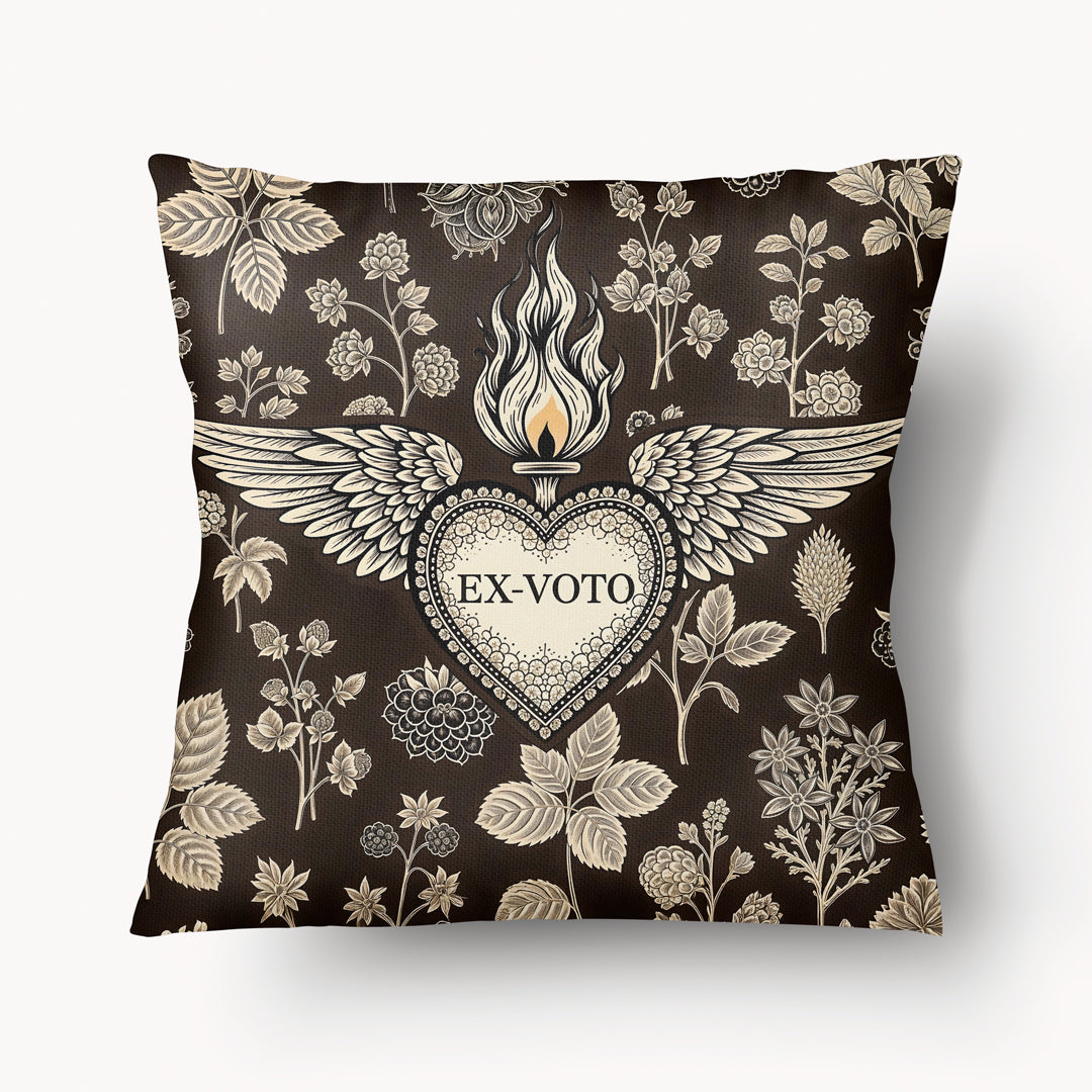 Housse de Coussin EX VOTO Mzelle design -  motif liturgique coeur avec une flamme et des ailes sur fond d'herbier marron et écru
