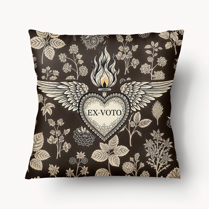 Housse de Coussin EX VOTO Mzelle design -  motif liturgique coeur avec une flamme et des ailes sur fond d'herbier marron et écru