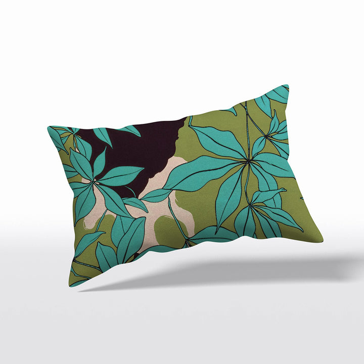 Housse de coussin décorative satinée MZelle Design format rectangle  imprimée eucalyptus fantaisie moderne coloris vifs turquoise et vert.