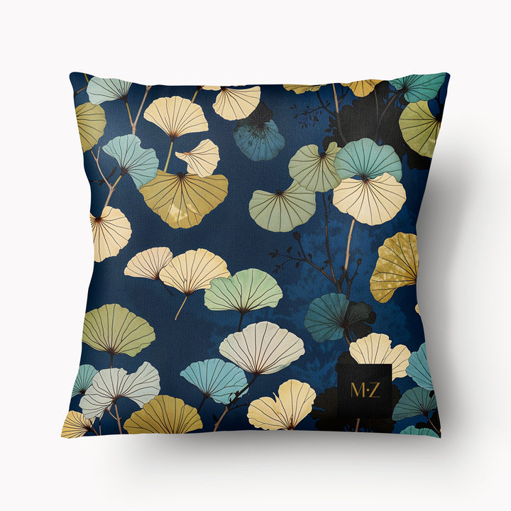 Housse d'ambiance MZelle Design, aspect lin au design moderne imprimé feuille de  ginkgo all over bleu et brun sienne.