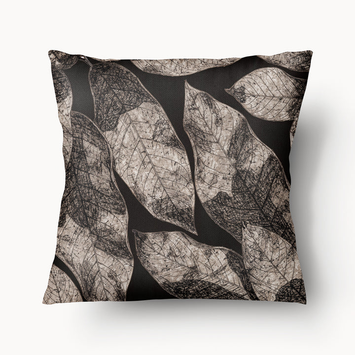  Coussin motif feuilles sur tissu d'aspect lin, mzelle design, design naturaliste de décoration tropicale élégante.
