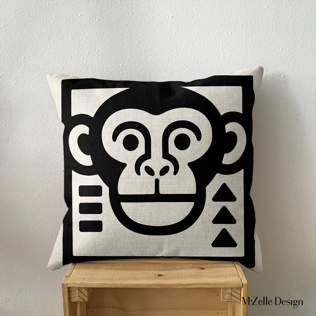 Coussin graphique Mzelle Design - tête de singe stylisé bicolore noir et écru, brut et élégant, entre art tribal et design contemporain