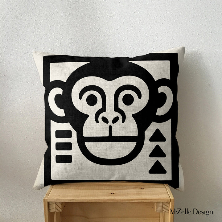 Coussin graphique Mzelle Design - tête de singe stylisé bicolore noir et écru, brut et élégant, entre art tribal et design contemporain