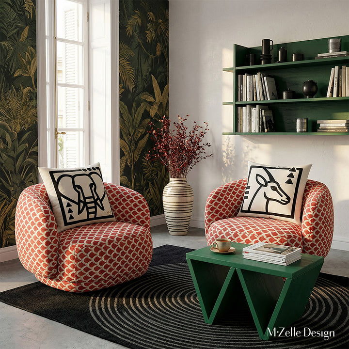 Photographie professionnelle décoration loft, design contemporain avec 2 fauteuils à motif d'écailles de poisson rouge et blanc, chacune ornée d'un grand coussin mzelle design motif animalier ééphant et gazelle, panneau de papier peint jungle, table basse est en forme de W. 