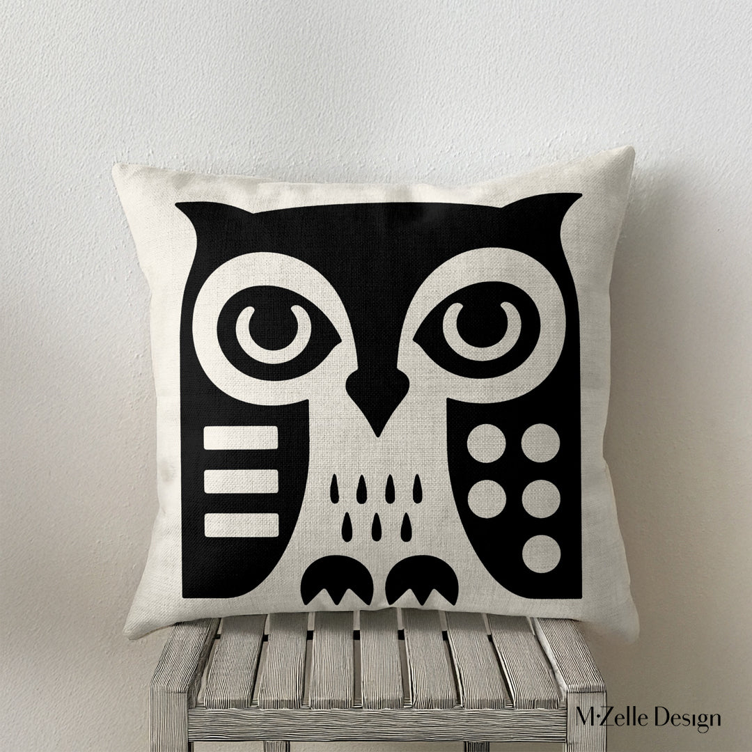 Coussin graphique MZelle Design - hibou stylisé bicolore noir et écru, brut et élégant, entre art tribal et design contemporain