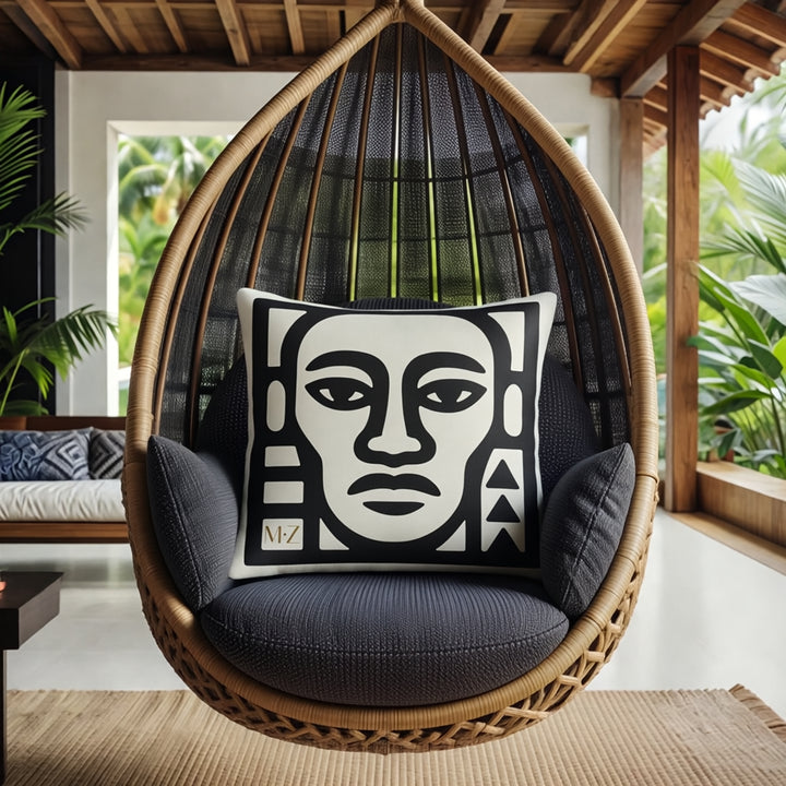 Chaise en osier suspendue sur la terrasse d'une maison avec terrasse décoration style tribal, ornée d'un coussin graphique de la marque MZelle Design 