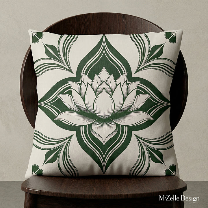 Photographie professionnelle  d'un fauteuil moderne en bois de wengé verni et sans accoudoirs, dossier arrondi, orné d'un large coussin mzelle design, motif lotus, exposé dans un décor écru neutre.
