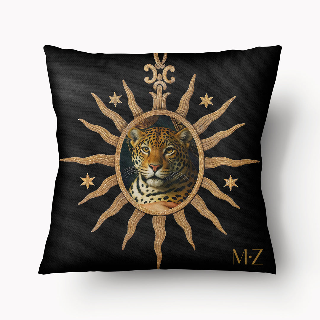 Coussin MADONE MZelle Design, motif médaillon avec un Jaguar sur fond noir