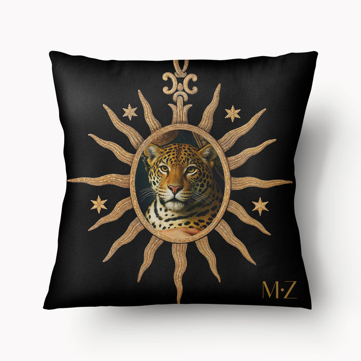 Coussin MADONE MZelle Design, motif médaillon avec un Jaguar sur fond noir