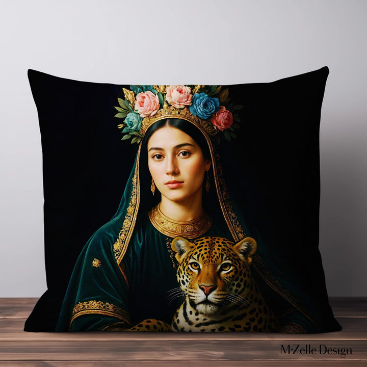 Coussin MADONE MZelle Design, motif Vierge Marie qui tient un Jaguar sur fond noir