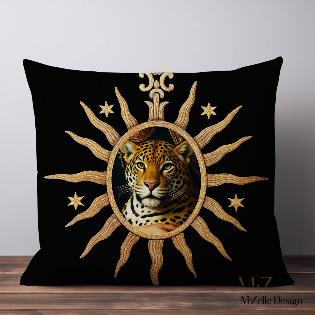 Coussin MADONE MZelle Design, motif médaillon doré avec un Jaguar sur fond noir