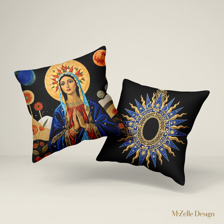 Coussins Mzelle Design, motif MADONE Vierge Marie style Latine , paysage naif et Médaillon doré et bleu sur fond noir