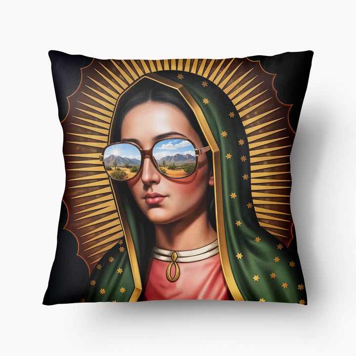 Housse de Coussin Mzelle Design, visage de MADONE  style moderne avec des lunettes et auréole dorée, Vierge de Guadalupe sur fond noir
