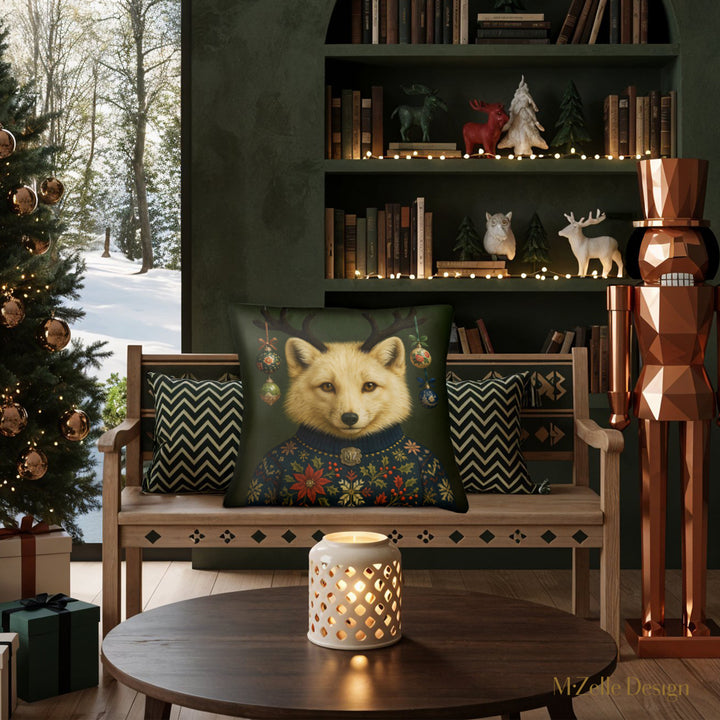decoration d'intérieur thème noël, avec un Coussin décoratif Mzelle Design, Renard polaire en habit festif, housse de coussin Noël lumineuse, poésie hivernale et charme scandinave sur fond vert