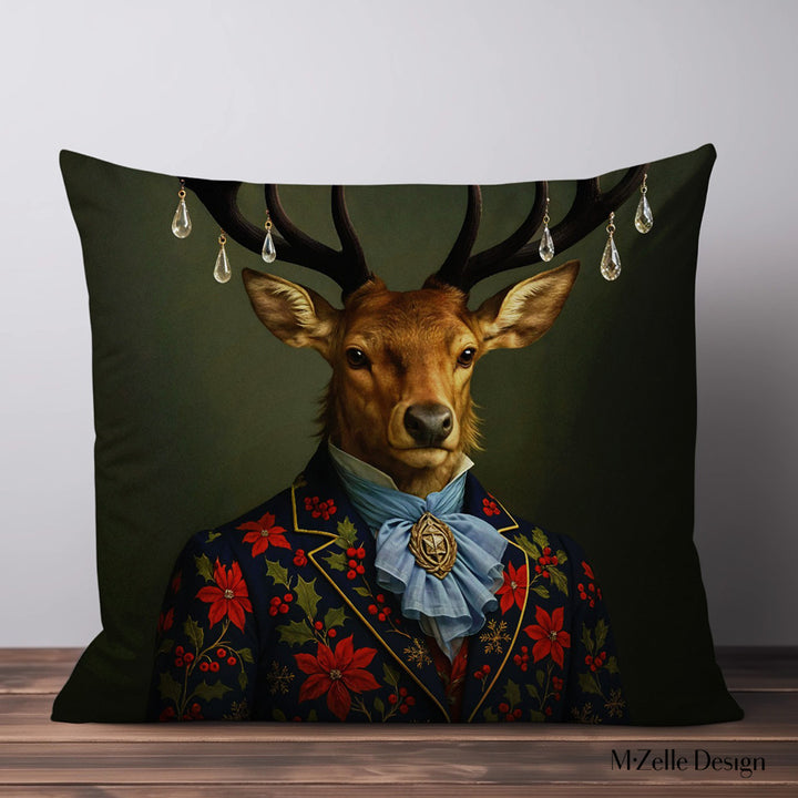 Coussin décoratif de Noël Mzelle Design, Renne boréal au port altier,  décoré de jacquard festif, élégance précieuse et ambiance hivernale enchantée.