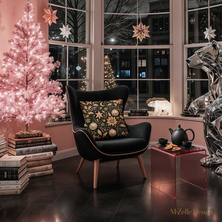 Décoration d'intérieur ambiance Noël, fauteuil avec une Coussin décoratif  Mzelle Design, Ours en costume baroque, originale, motifs poinsettias esprit chic et féerique 