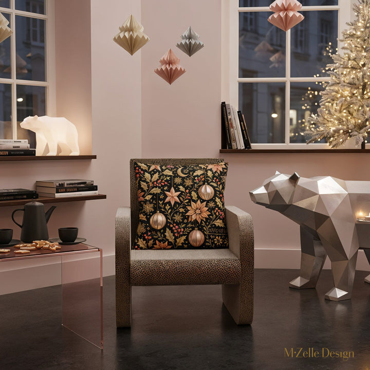 Décoration d'intérieur ambiance Noël, fauteuil avec une Coussin décoratif  Mzelle Design, Ours en costume baroque, originale, motifs poinsettias esprit chic et féerique 