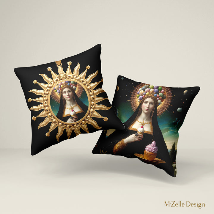 Deux Coussins POP MARY MZelle Design, motif Médaillon doré Madone avec des Cupcakes sur fond noir