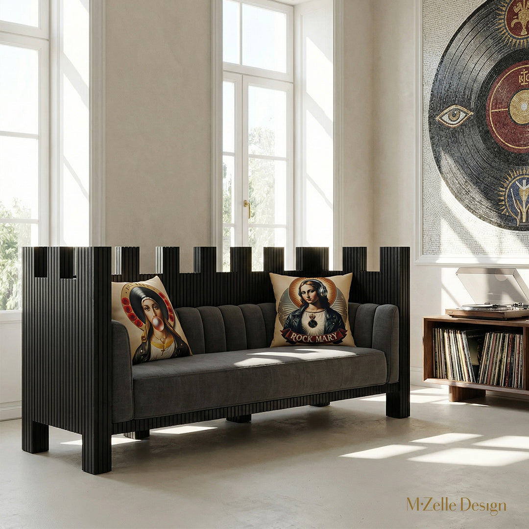 Photographie professionnelle de la décoration intérieure haut de gamme,  vue de face d'un superbe fauteuil design moderne avec une matière en bois sombre assises en velours, orné de 2 coussins motif vierge marie, dans la pièce les éléments de décoration s'inspirent d'une chapelle , avec une mosaïque en forme de disque.