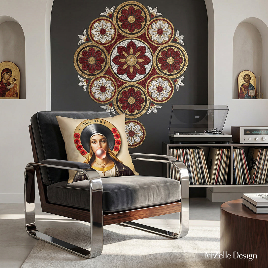 Photographie professionnelle de la décoration intérieure haut de gamme, vue de face d'un superbe fauteuil gris foncé aux finitions chromée, design futuriste avec une matière en bois sombre assises en velours, orné d'un large coussin motif vierge marie, dans la pièce les éléments de décoration s'inspirent d'une chapelle.