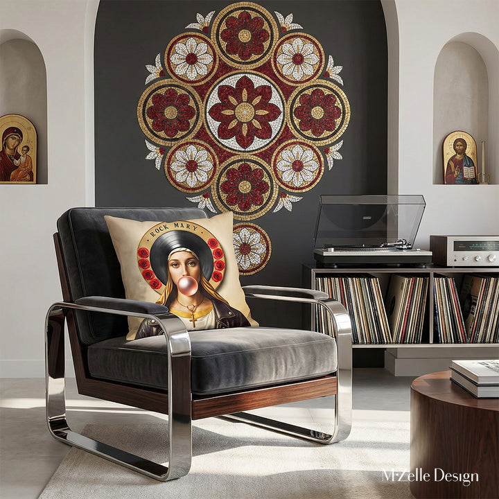 Photographie professionnelle de la décoration intérieure haut de gamme, vue de face d'un superbe fauteuil gris foncé aux finitions chromée, design futuriste avec une matière en bois sombre assises en velours, orné d'un large coussin motif vierge marie, dans la pièce les éléments de décoration s'inspirent d'une chapelle.
