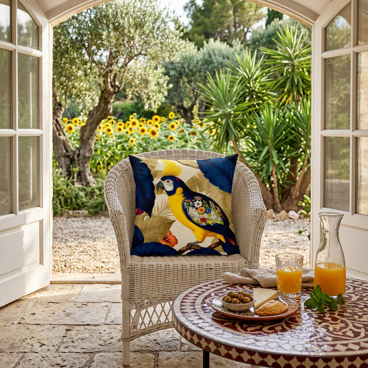 Photo professionnelle lifestyle,  décoration terrasse d'une villa baignée de soleil , ambiance french riviera, fauteuil en osier peint en blanc, orné d'un coussin mzelle design motif perroquet; sol en pierres , table basse recouverte de mosaiques rouge et blanc, garni de tapas et verre de jus de fruit, carafe de jus de fruit, et en arrière plan ouverture donnant sur le jardin.
