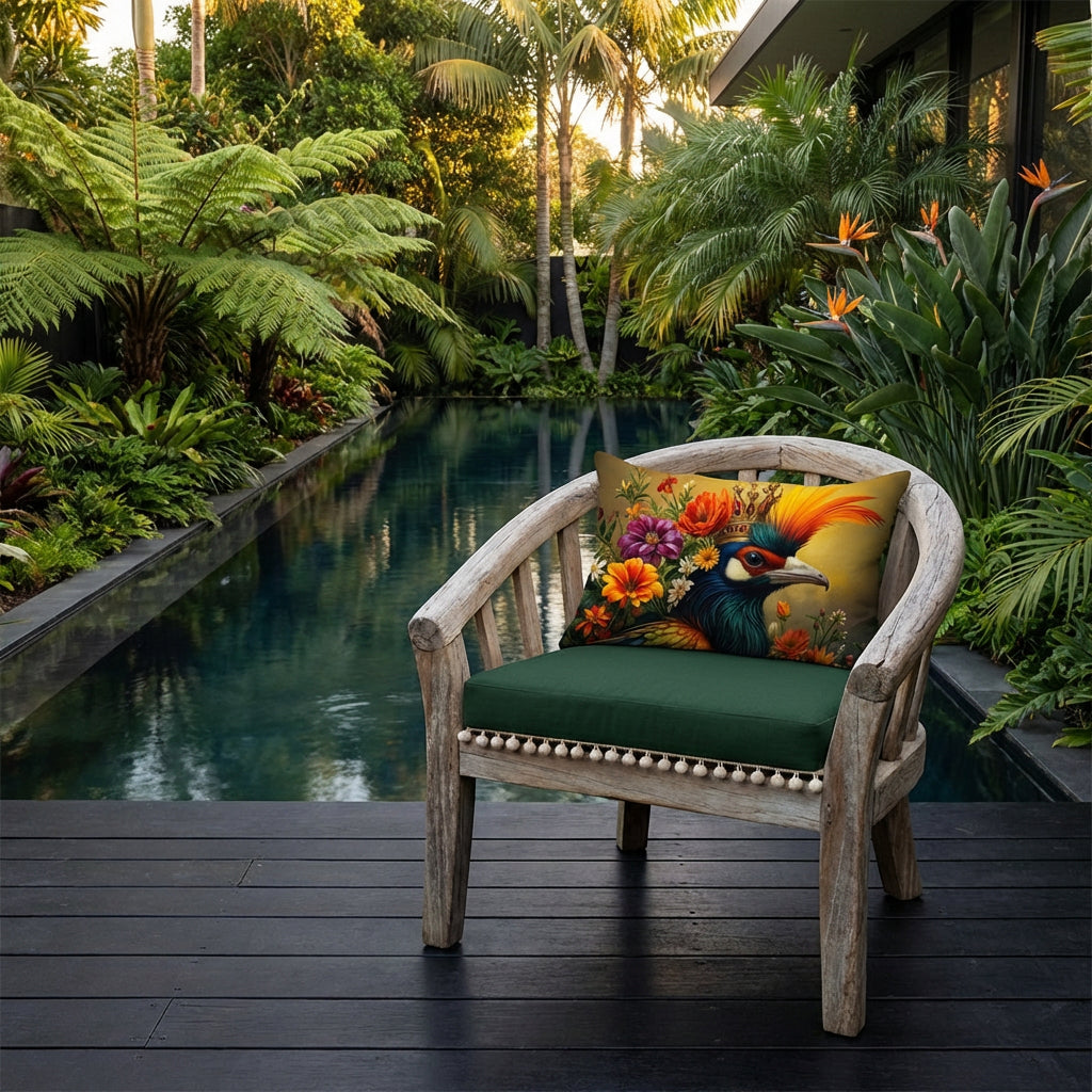 Photographie de décoration tropicale, vue  d'un coussin rectangle mzelle design motif oiseau disposé sur une chaise au design original et contemporain en bois flotté, assise vert bouteille , piscine et jardin en arrière plan.
