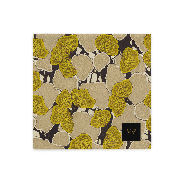 Coussin MZelle Design imprimé de feuilles de ginkgo Jaune sur fond marron et motifs floral écru