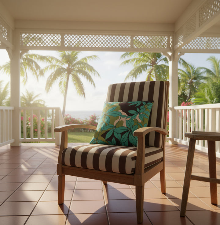 décoration extérieur chaise longue avec un coussin  MZelle Design format rectangle  imprimé eucalyptus fantaisie moderne coloris vifs turquoise et vert.