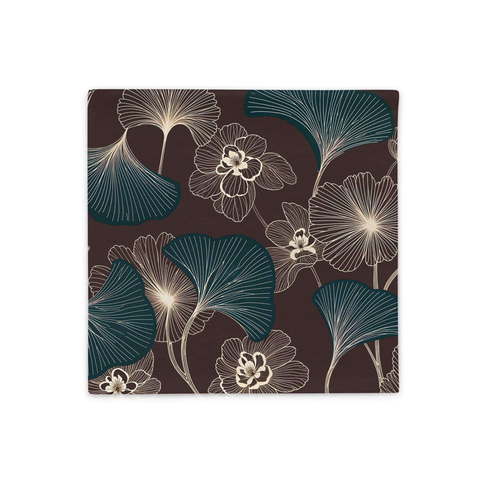 Housse de Coussin décoratif style moderne Mzelle design, aux motifs all over feuille de ginkgo délicatement stylisés, fleurs écru sur fond marron foncé.