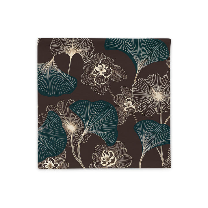 Housse de Coussin décoratif style moderne Mzelle design, aux motifs all over feuille de ginkgo délicatement stylisés, fleurs écru sur fond marron foncé.