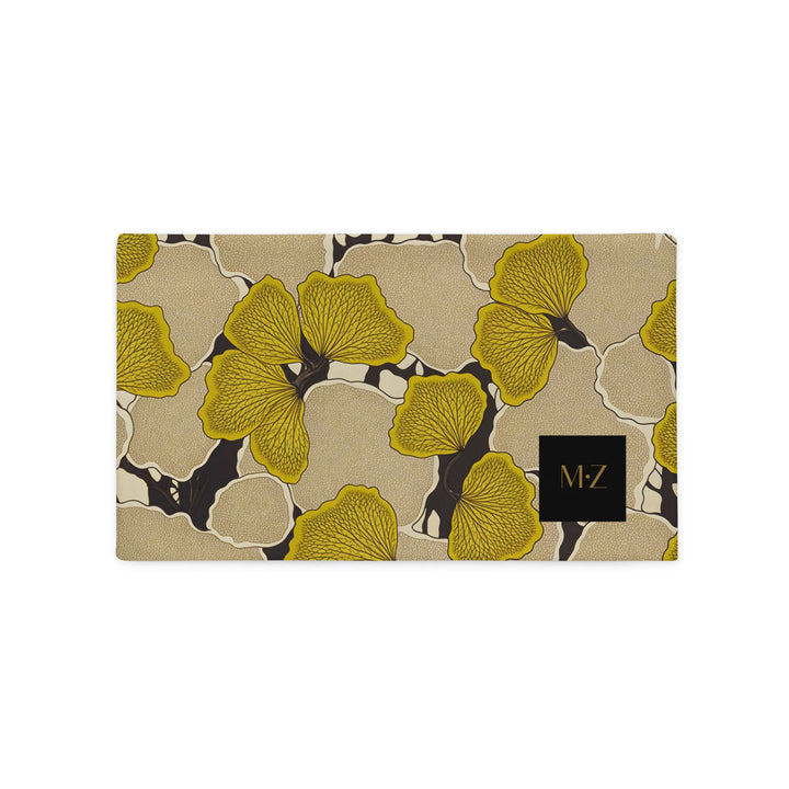 housse de Coussin rectangle MZelle Design imprimé de feuilles de Ginkgo Jaune sur fond marron et motifs floral écru