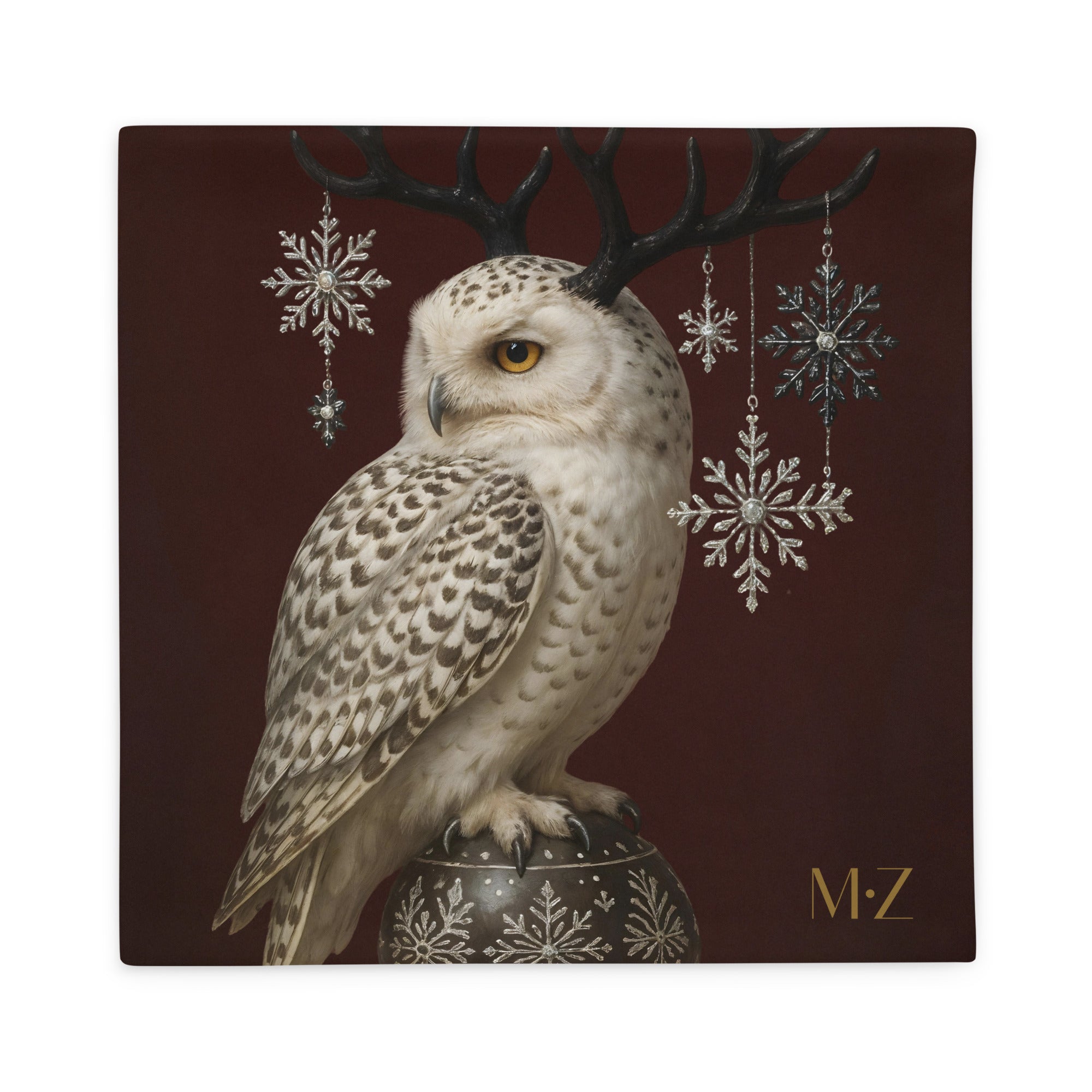 Housse de Coussin thème NOËL, mzelle design, motif fantaisie Grand Harfang des neiges portant un manteau brodé et des cornes de cerf